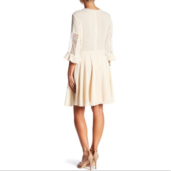 Cream Feminine Dress - Picture 2 of 7